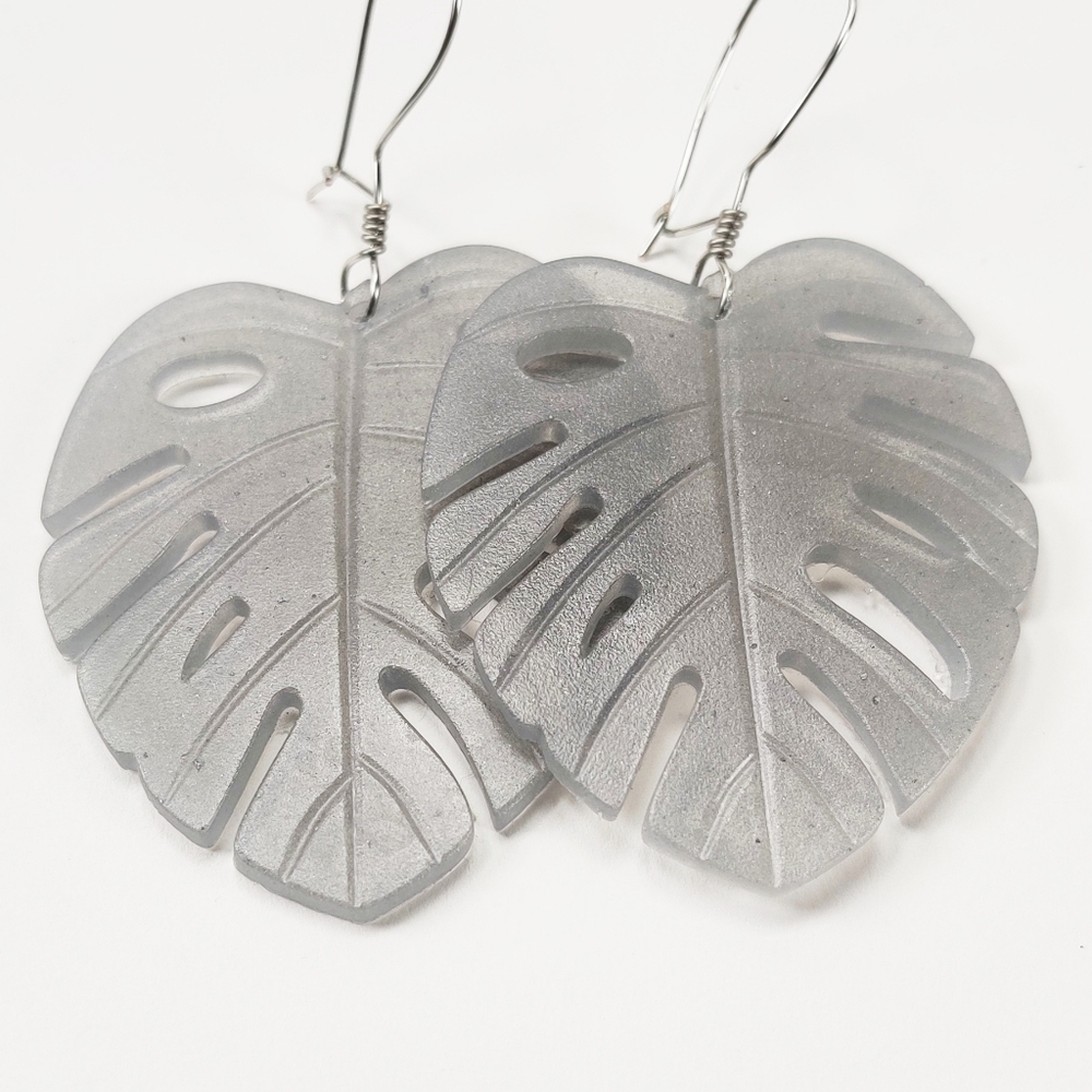 🌿Grey Monstera Leaf Earrings🌿